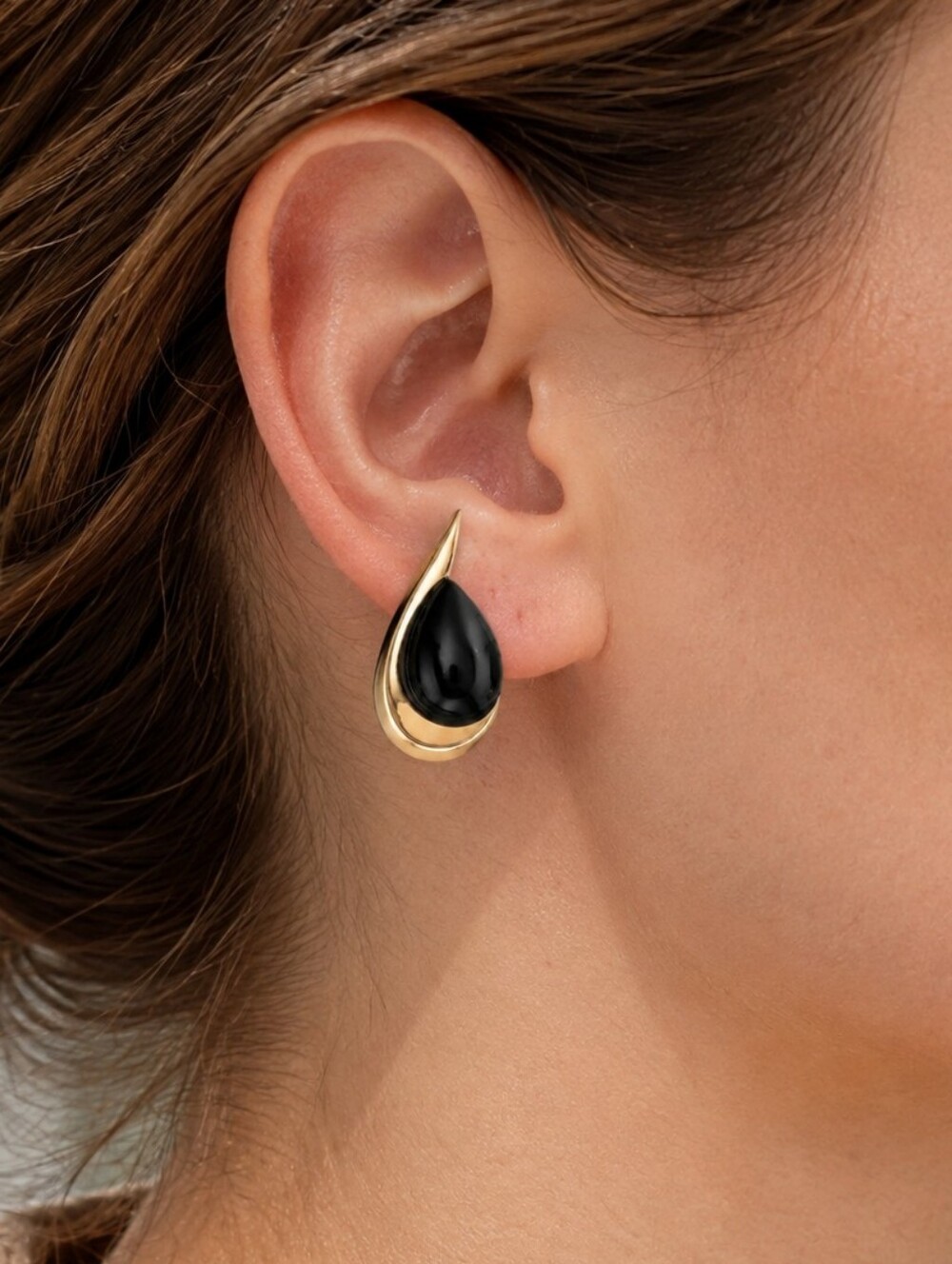 Elegant Vintage Clip-On Earrings in Gold and Black